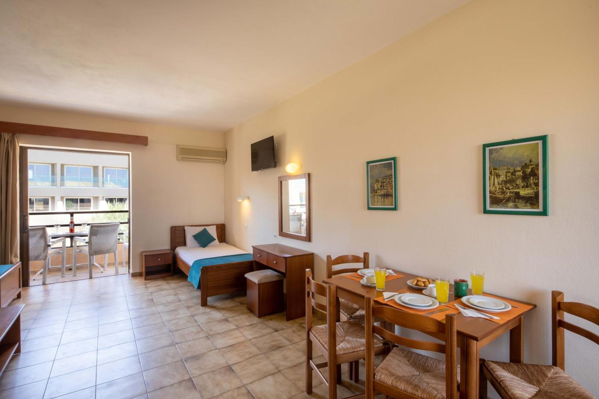 Hotel Rossis Месонги Экстерьер фото